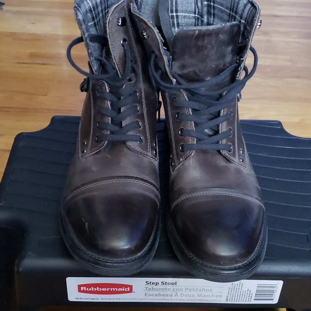 Boots - Picture 3 of 4